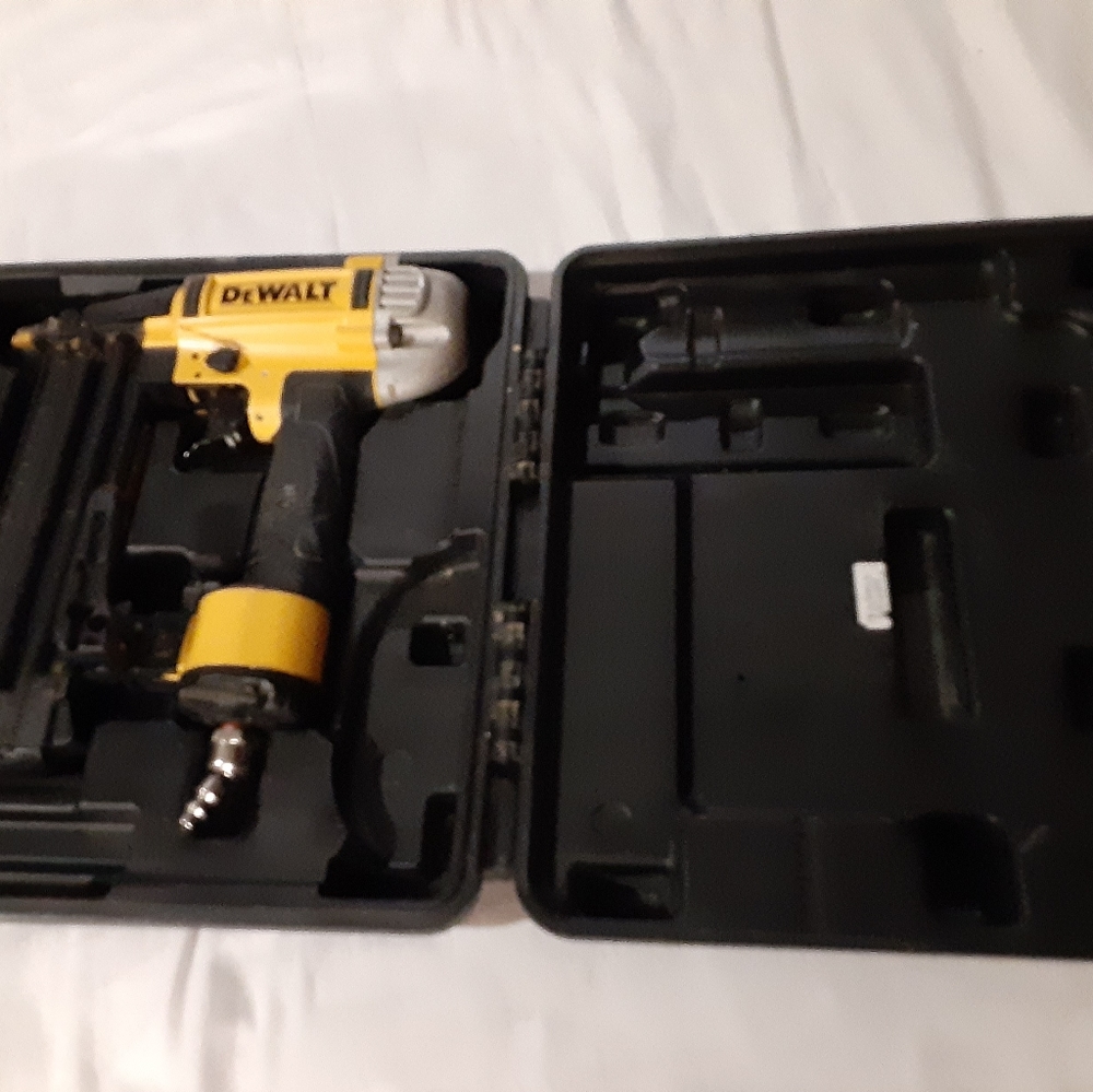 23 gauge dewalt naiL bard qgun